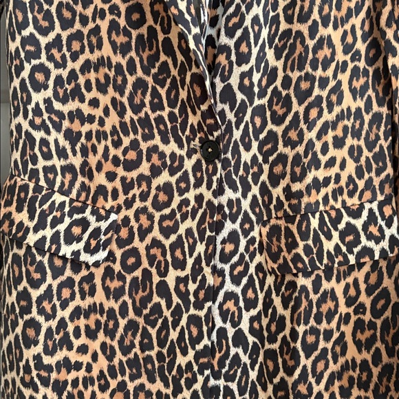 NWT- Sienna Duster in Leopard LPA. Size XXS. Faux flap pockets, back silt. - Picture 5 of 8